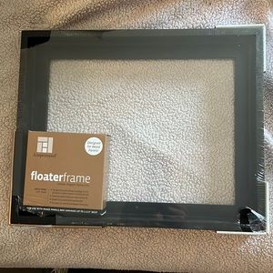 Floater frame for 11 X 14 inch